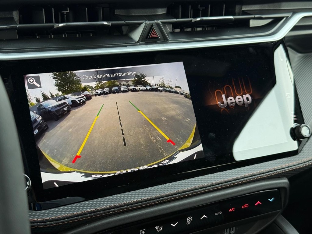 Jeep Cherokee Vehicle Full-screen Gallery Image 16