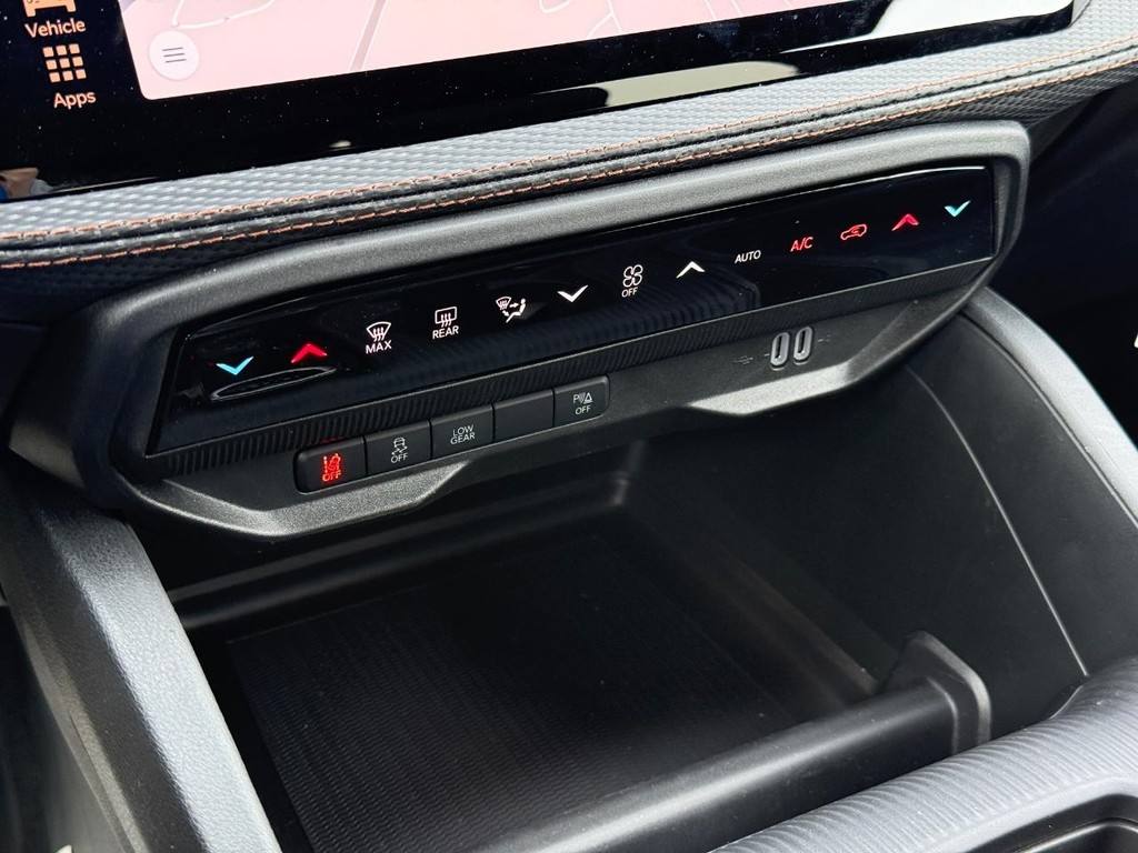 Jeep Cherokee Vehicle Full-screen Gallery Image 17
