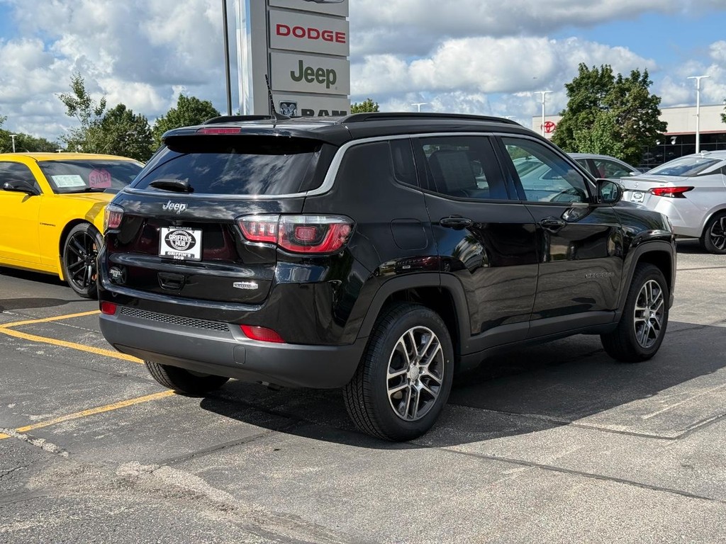Jeep Compass Vehicle Full-screen Gallery Image 03