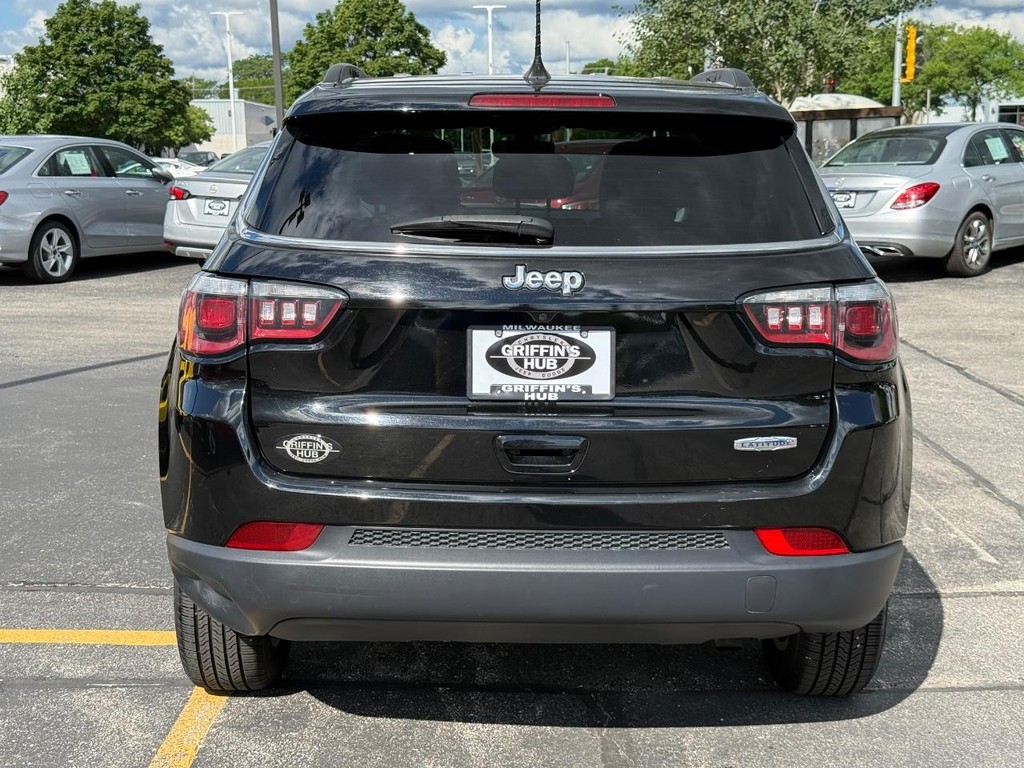 Jeep Compass Vehicle Full-screen Gallery Image 04