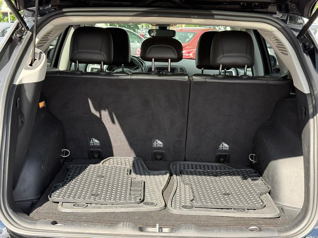 Jeep Compass Vehicle Full-screen Gallery Image 05