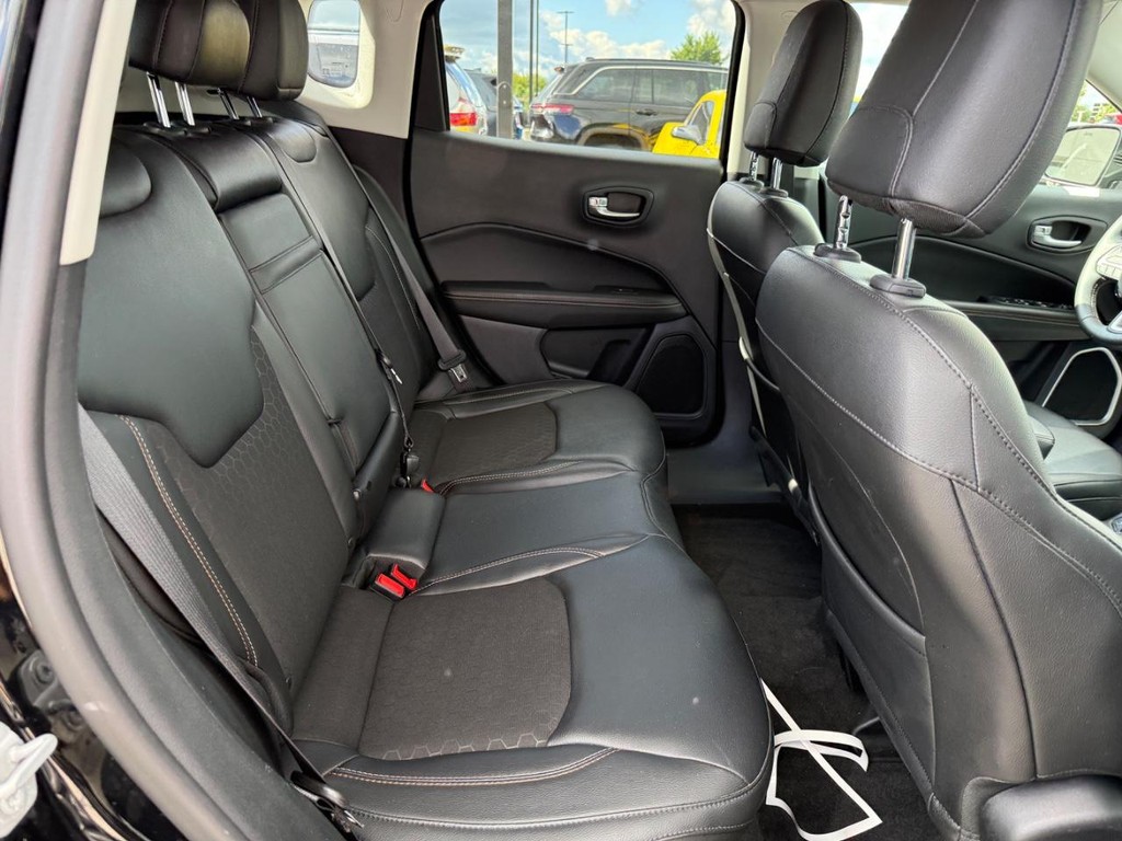 Jeep Compass Vehicle Full-screen Gallery Image 07