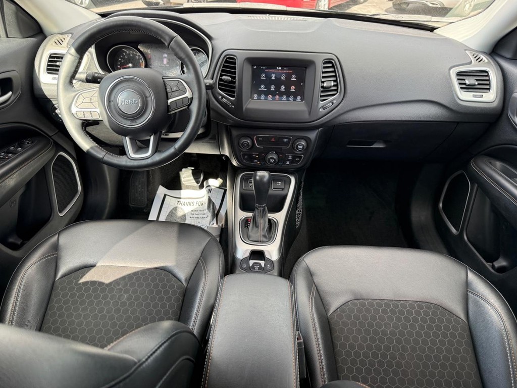 Jeep Compass Vehicle Full-screen Gallery Image 08