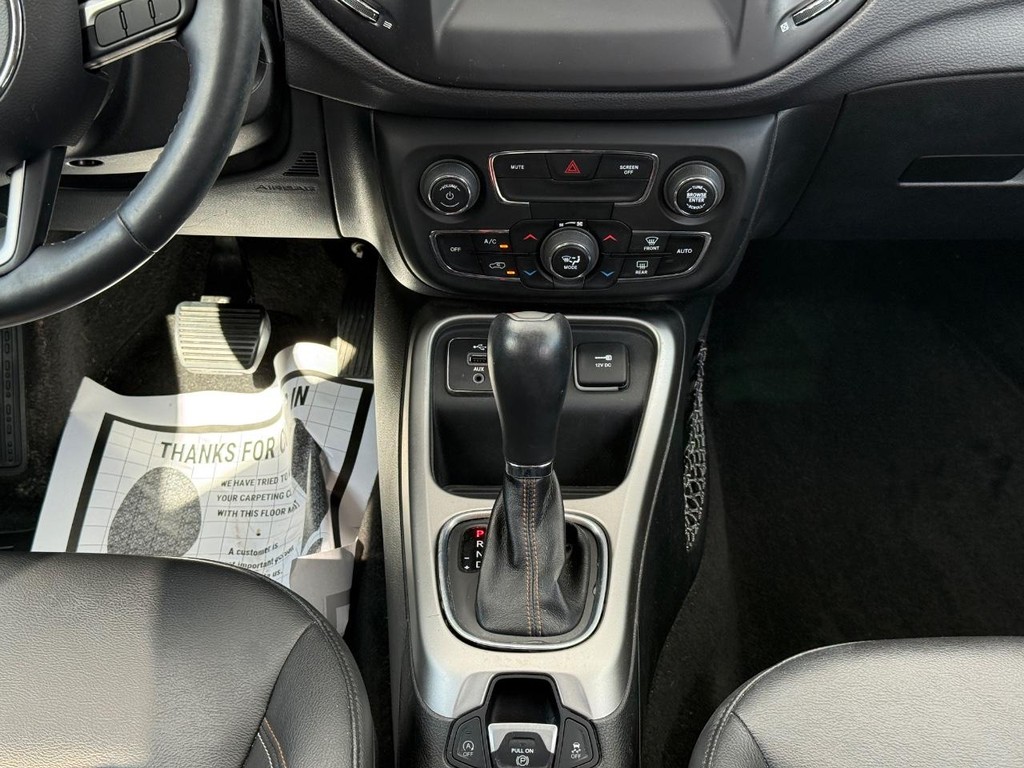 Jeep Compass Vehicle Full-screen Gallery Image 10