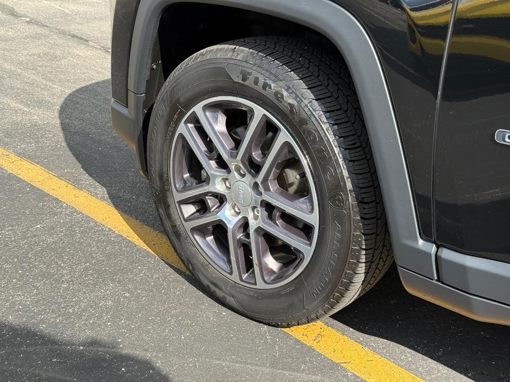 Jeep Compass Vehicle Full-screen Gallery Image 13