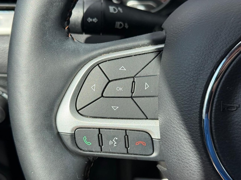 Jeep Compass Vehicle Full-screen Gallery Image 14