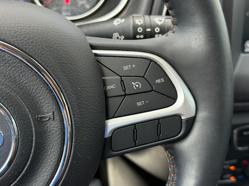 Jeep Compass Vehicle Full-screen Gallery Image 15