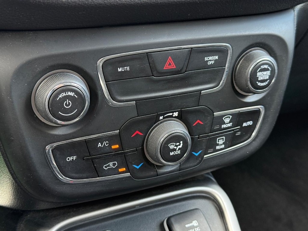 Jeep Compass Vehicle Full-screen Gallery Image 18