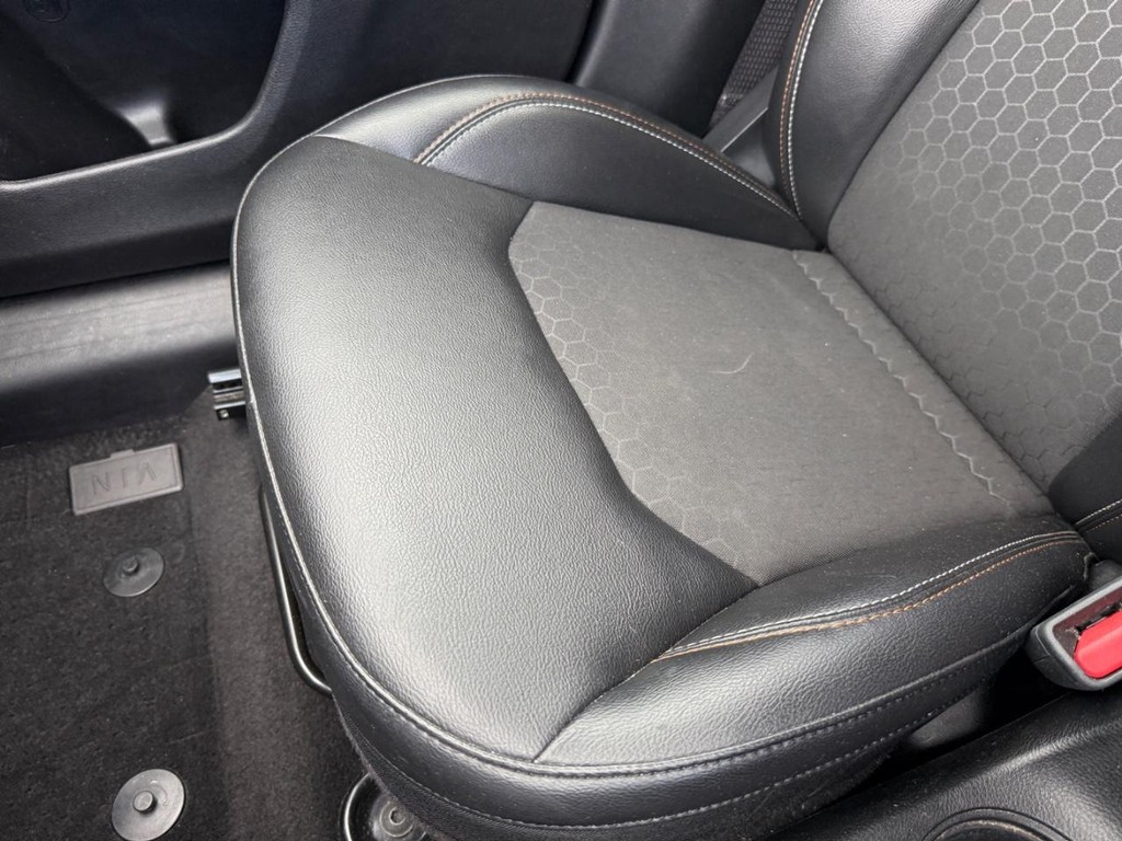Jeep Compass Vehicle Full-screen Gallery Image 19