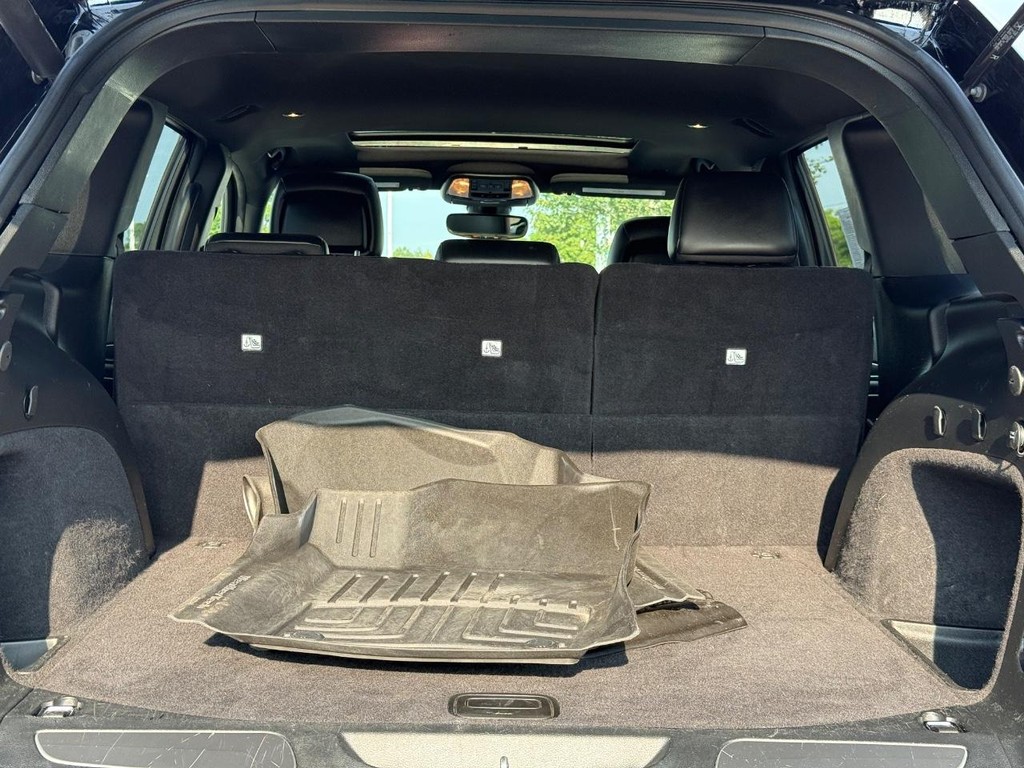 Jeep Grand Cherokee Vehicle Full-screen Gallery Image 05