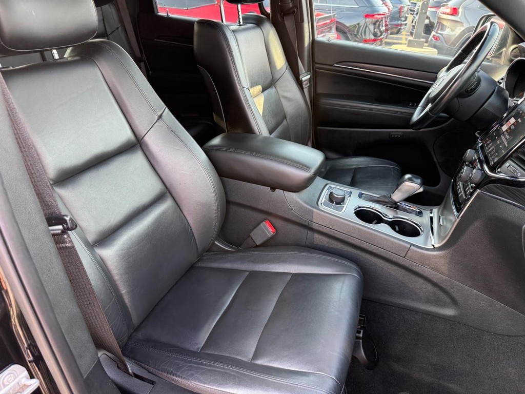 Jeep Grand Cherokee Vehicle Full-screen Gallery Image 06
