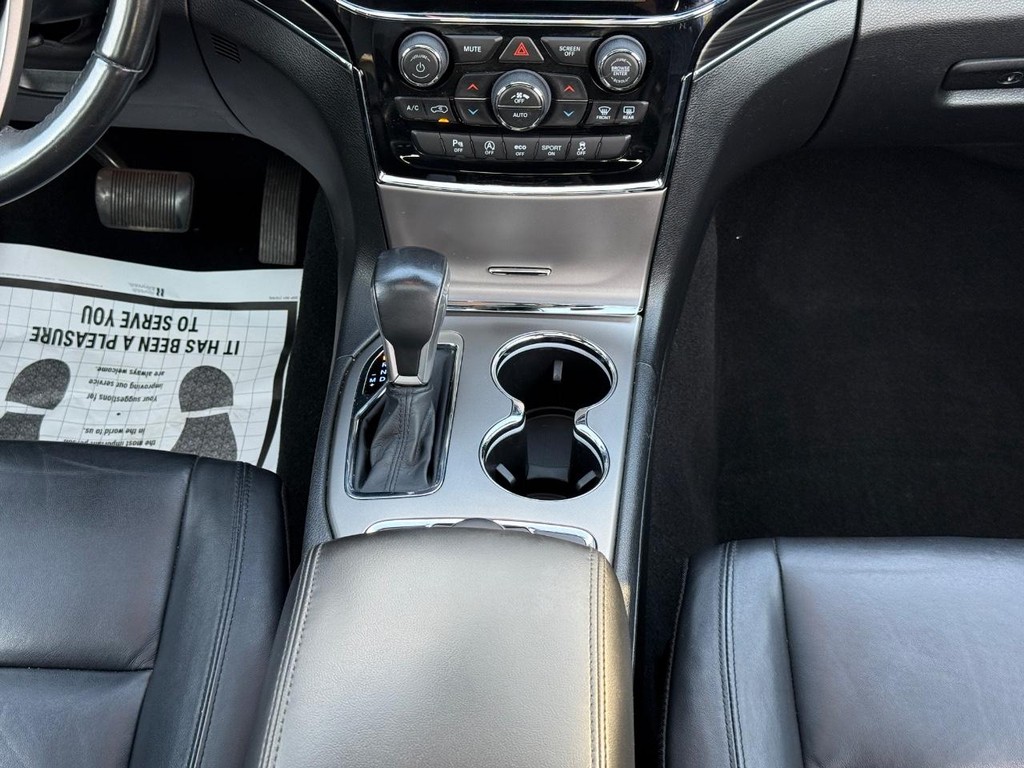 Jeep Grand Cherokee Vehicle Full-screen Gallery Image 10