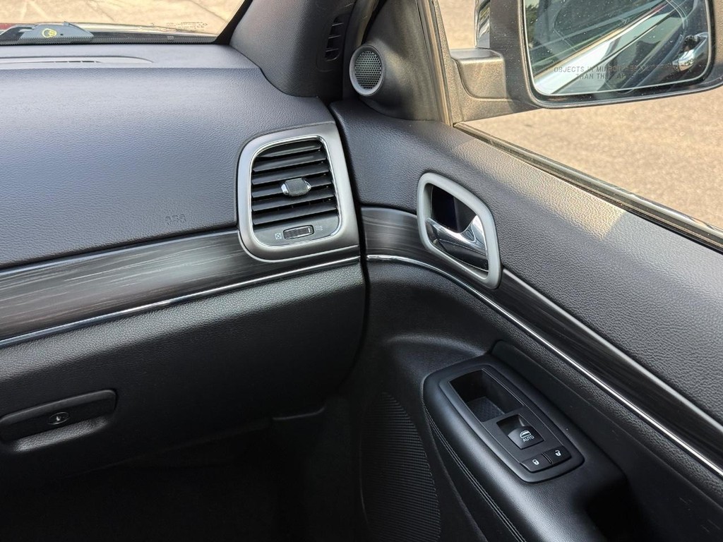 Jeep Grand Cherokee Vehicle Full-screen Gallery Image 12