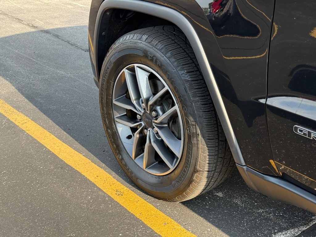 Jeep Grand Cherokee Vehicle Full-screen Gallery Image 13