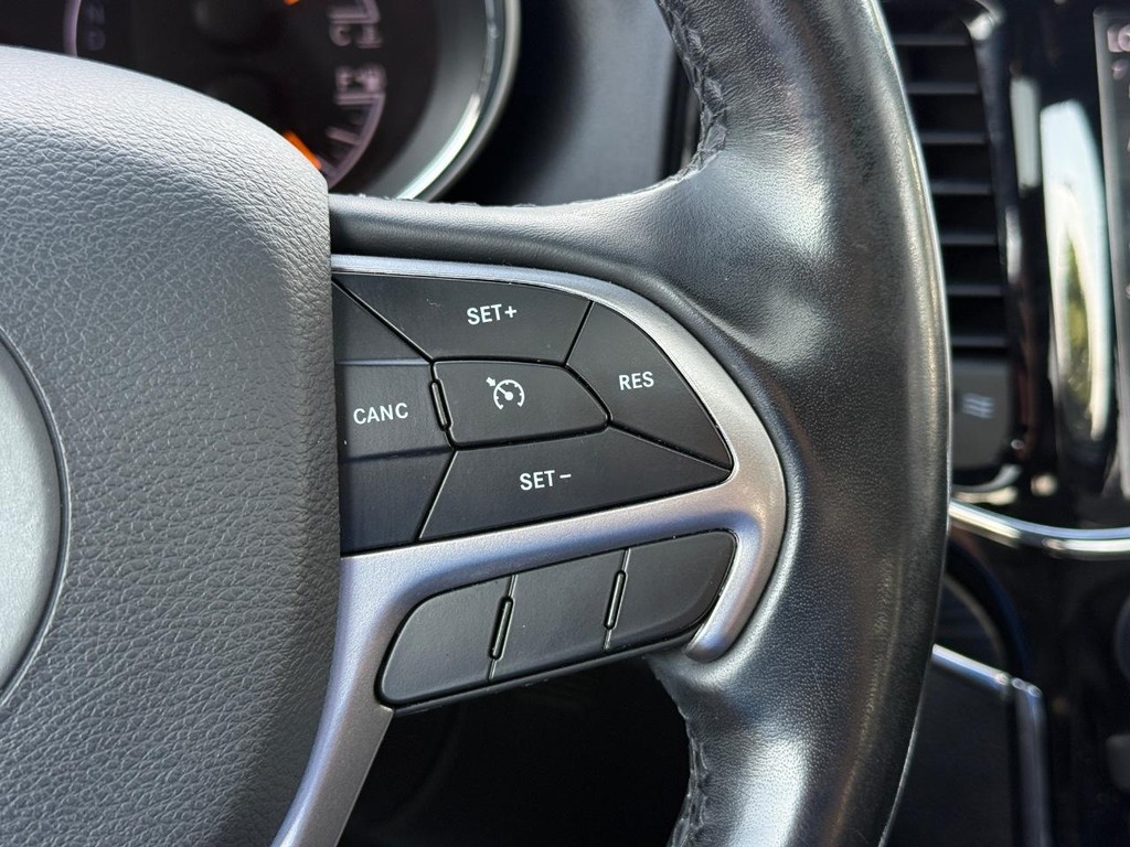 Jeep Grand Cherokee Vehicle Full-screen Gallery Image 15