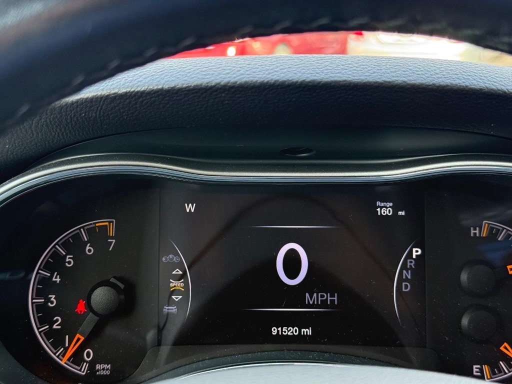 Jeep Grand Cherokee Vehicle Full-screen Gallery Image 16