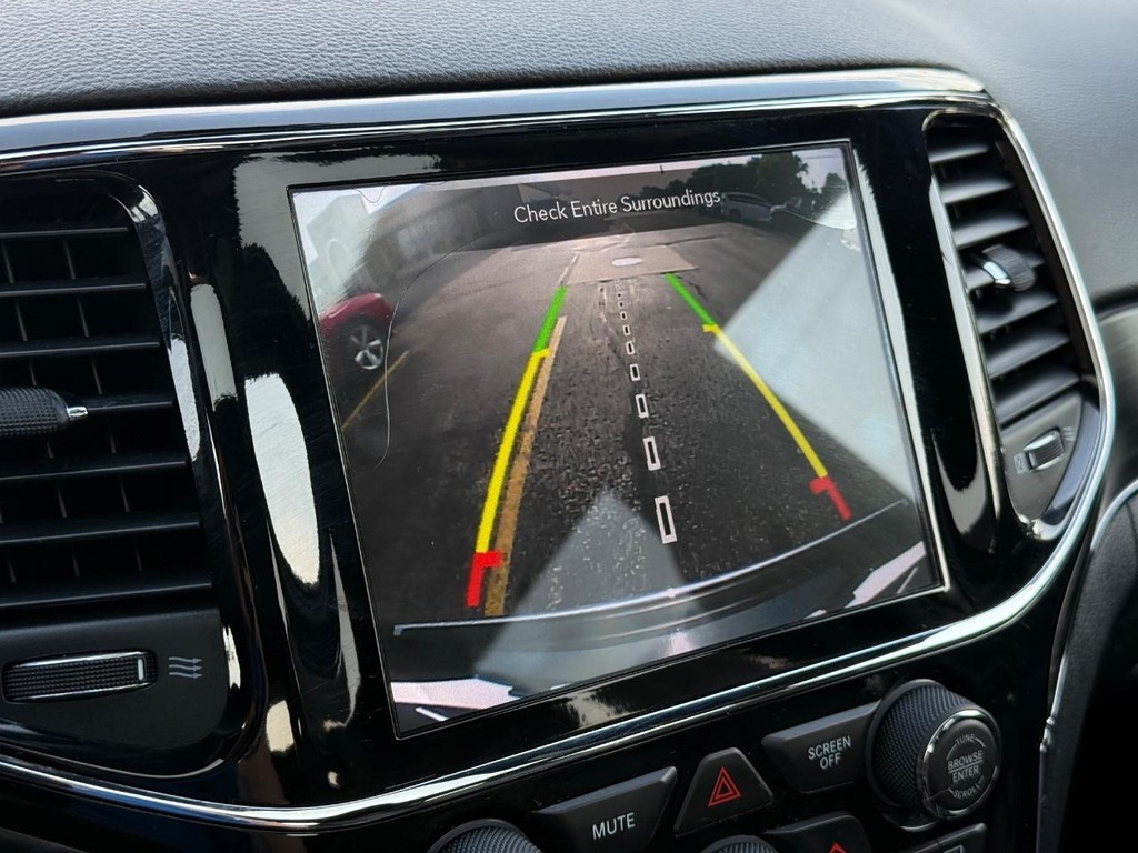 Jeep Grand Cherokee Vehicle Full-screen Gallery Image 17