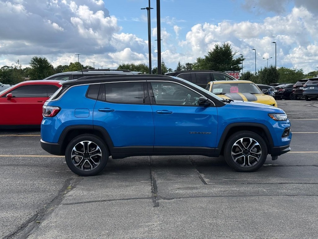 Jeep Compass Vehicle Full-screen Gallery Image 02