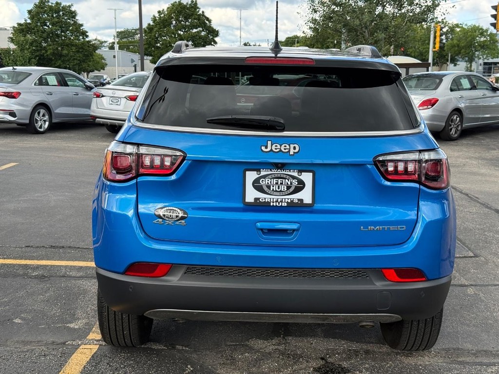 Jeep Compass Vehicle Full-screen Gallery Image 04