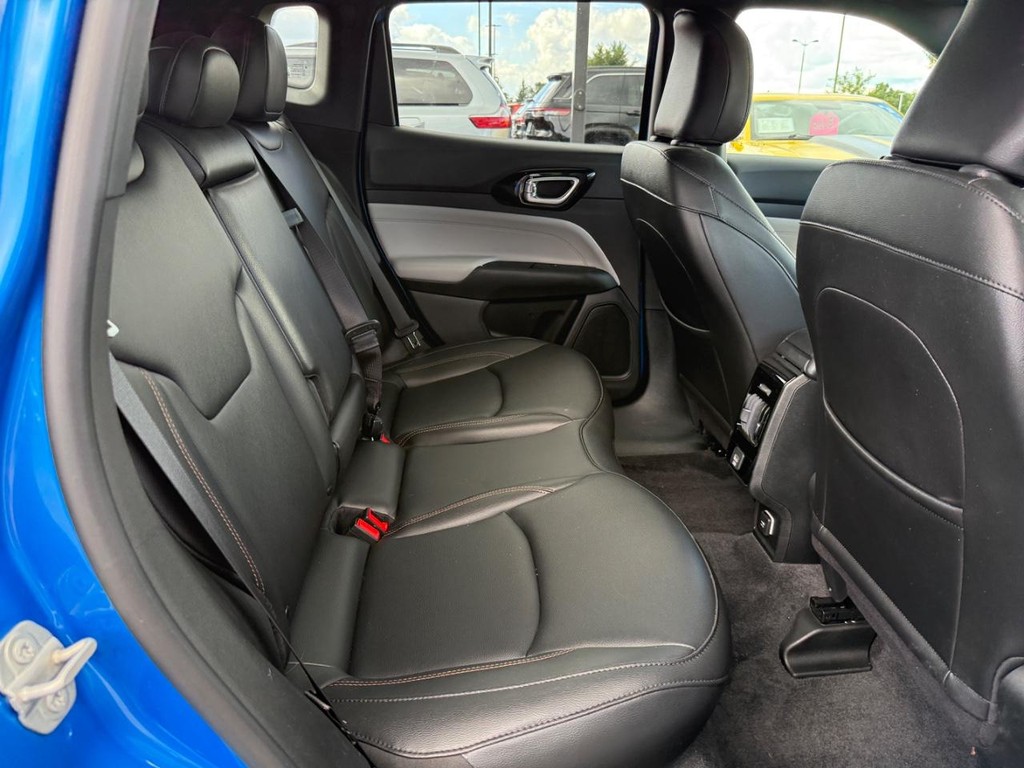 Jeep Compass Vehicle Full-screen Gallery Image 07