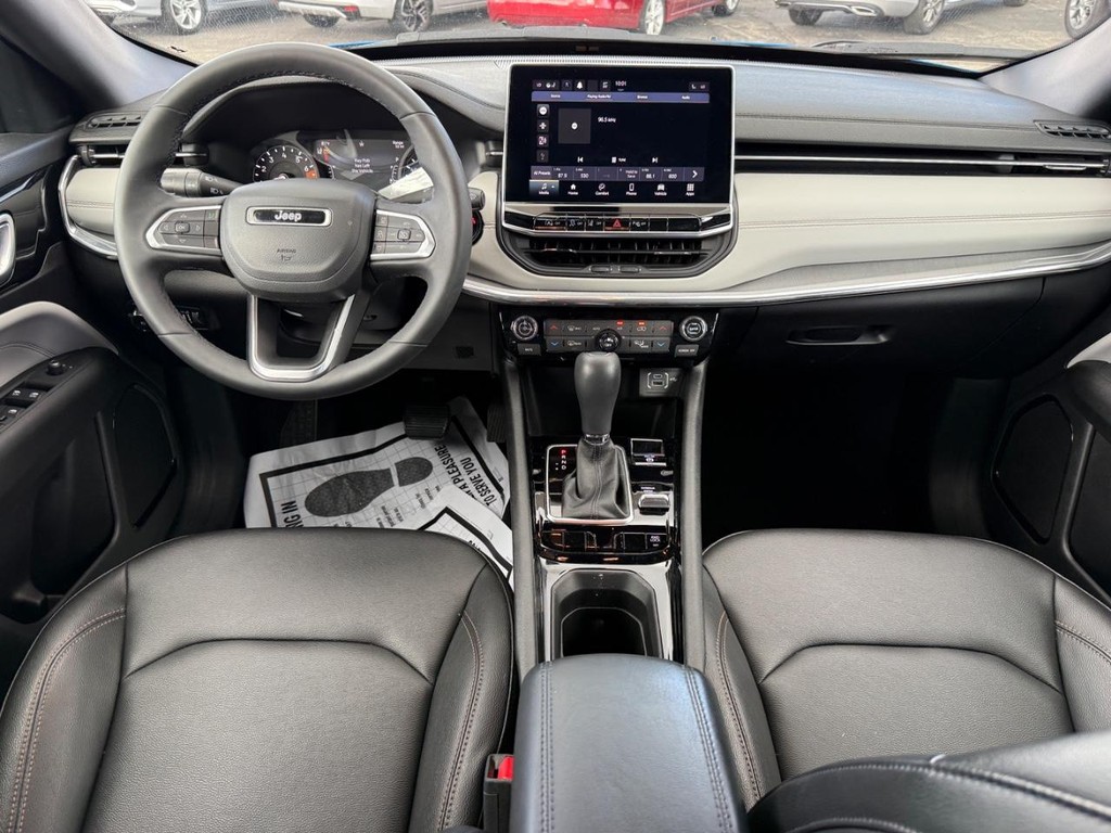 Jeep Compass Vehicle Full-screen Gallery Image 08
