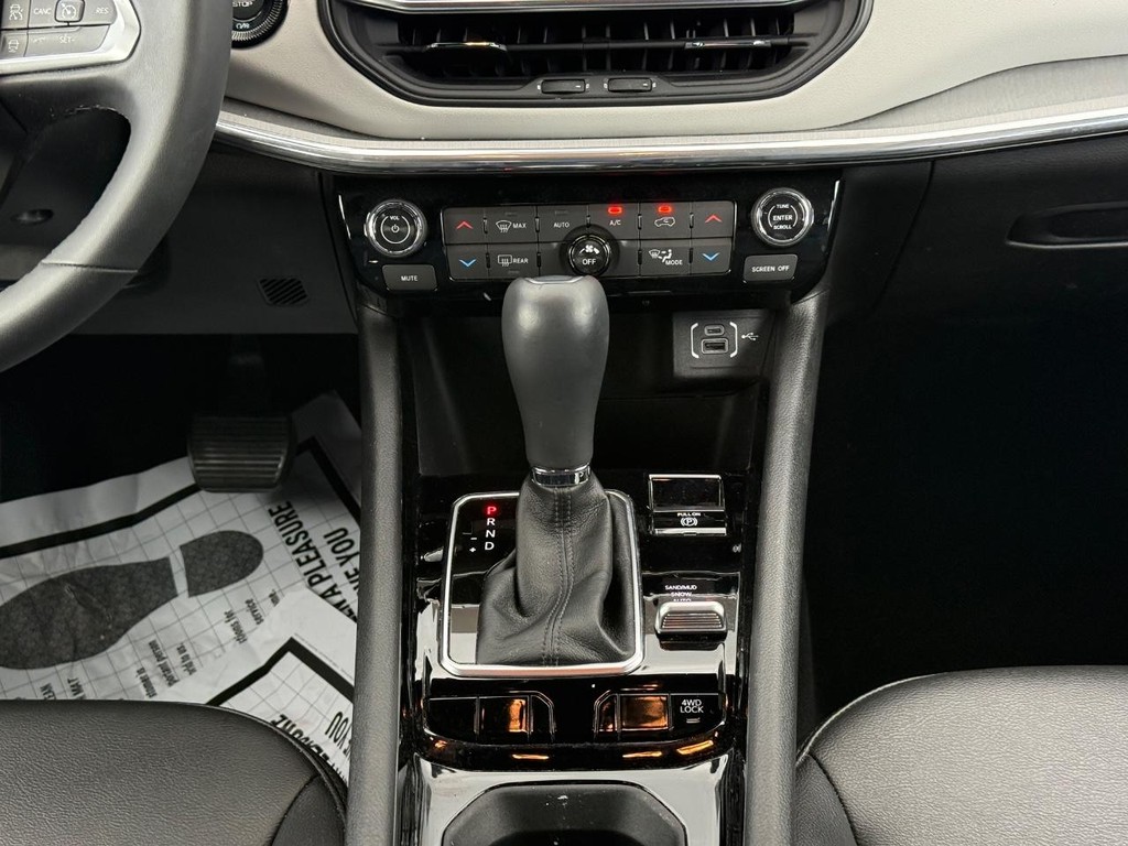 Jeep Compass Vehicle Full-screen Gallery Image 10