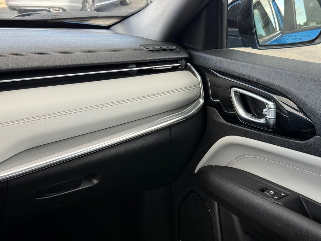 Jeep Compass Vehicle Full-screen Gallery Image 12