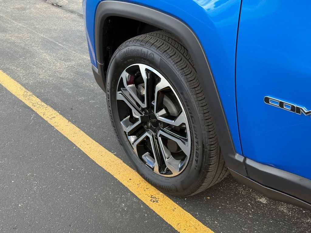 Jeep Compass Vehicle Full-screen Gallery Image 13