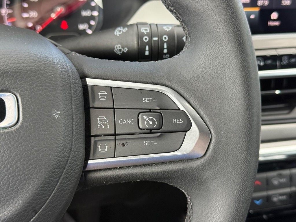 Jeep Compass Vehicle Full-screen Gallery Image 15