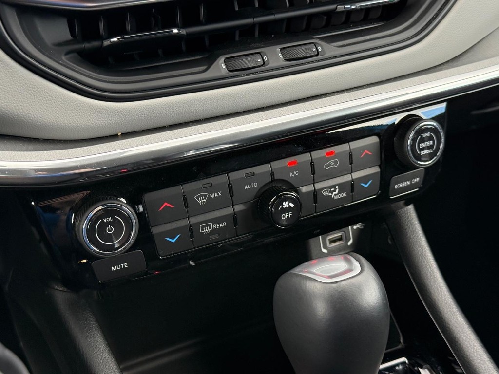 Jeep Compass Vehicle Full-screen Gallery Image 18