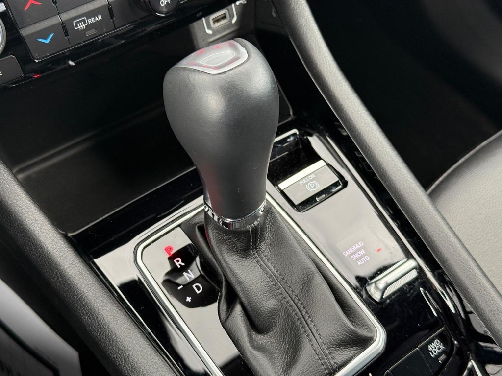 Jeep Compass Vehicle Full-screen Gallery Image 20