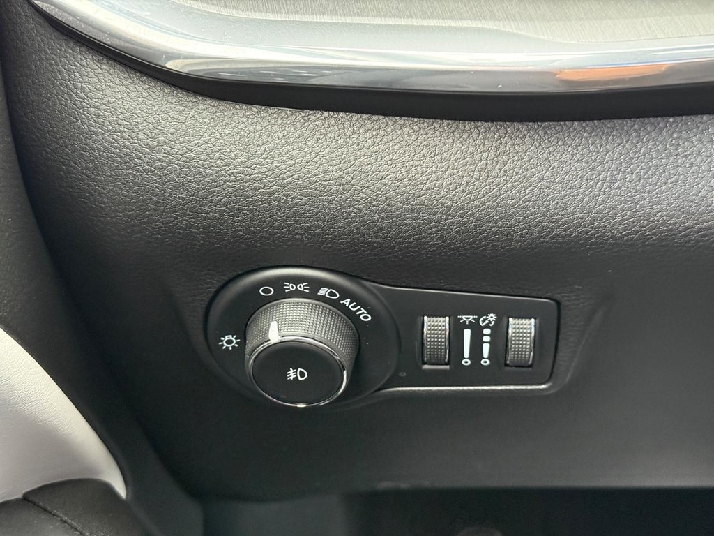 Jeep Compass Vehicle Full-screen Gallery Image 21