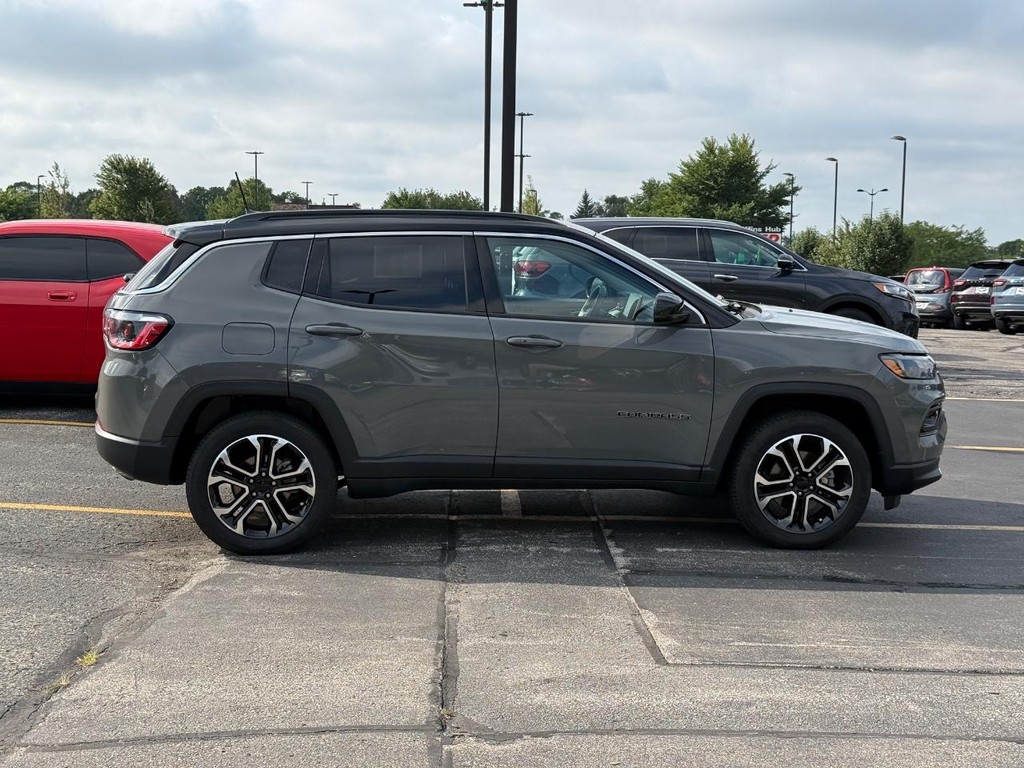 Jeep Compass Vehicle Full-screen Gallery Image 02