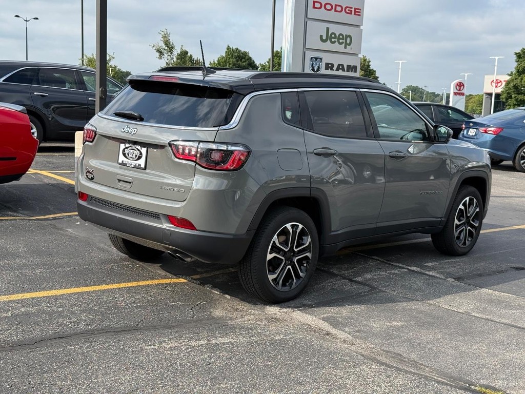Jeep Compass Vehicle Full-screen Gallery Image 03