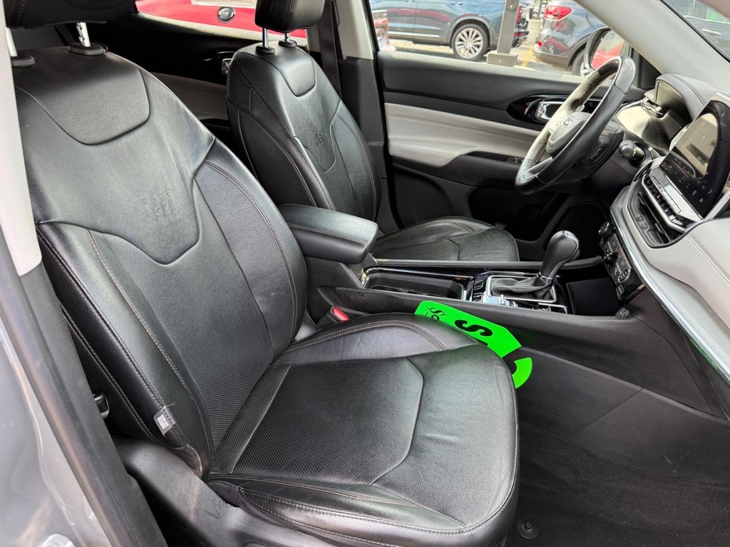 Jeep Compass Vehicle Full-screen Gallery Image 06