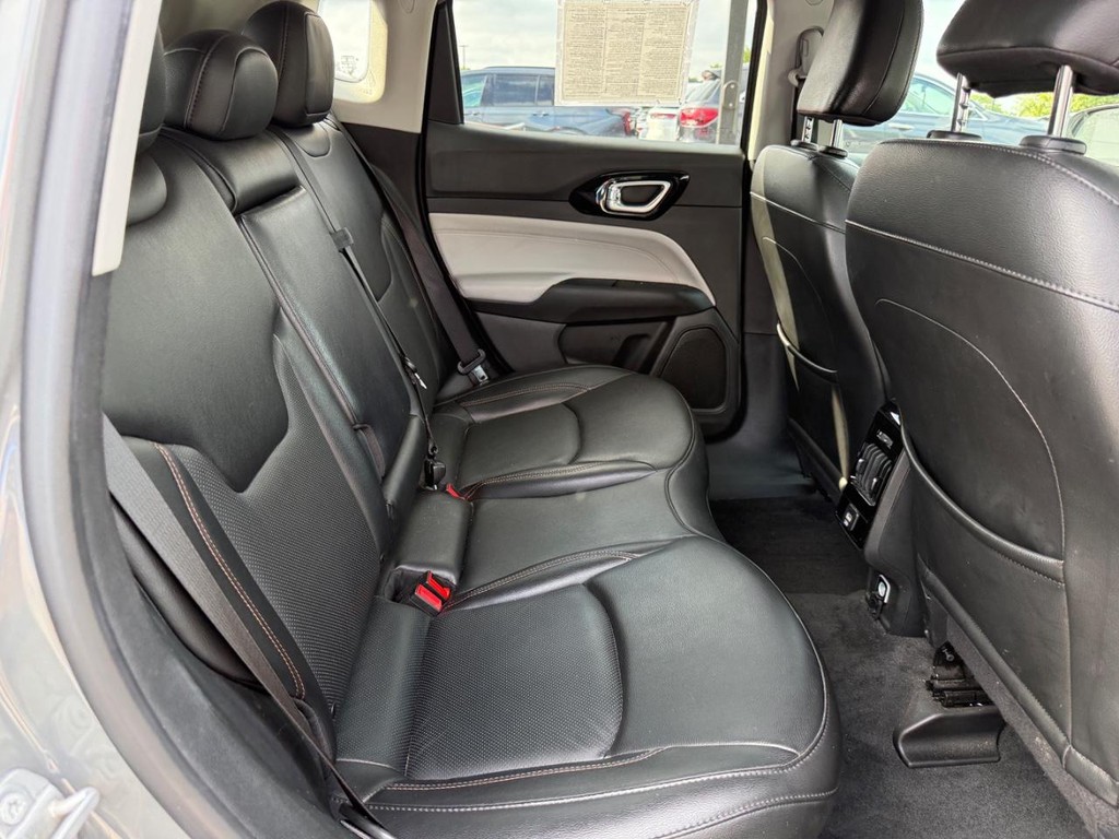 Jeep Compass Vehicle Full-screen Gallery Image 07