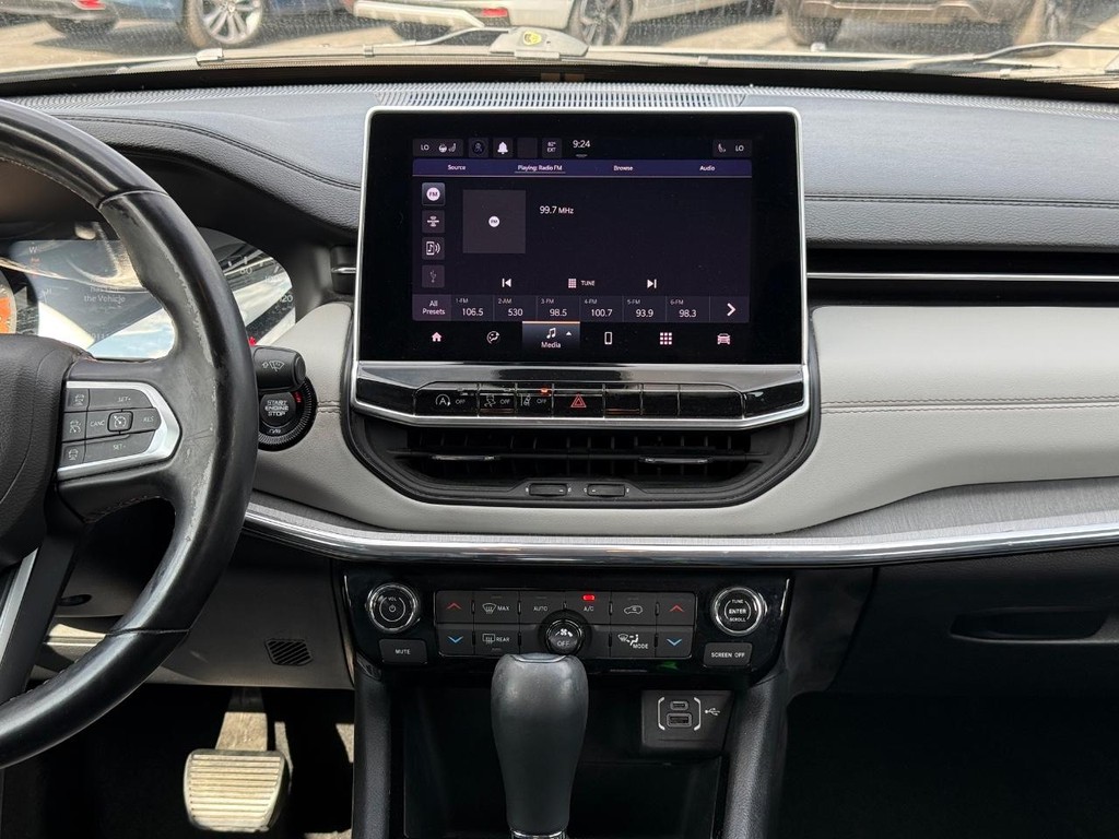 Jeep Compass Vehicle Full-screen Gallery Image 09