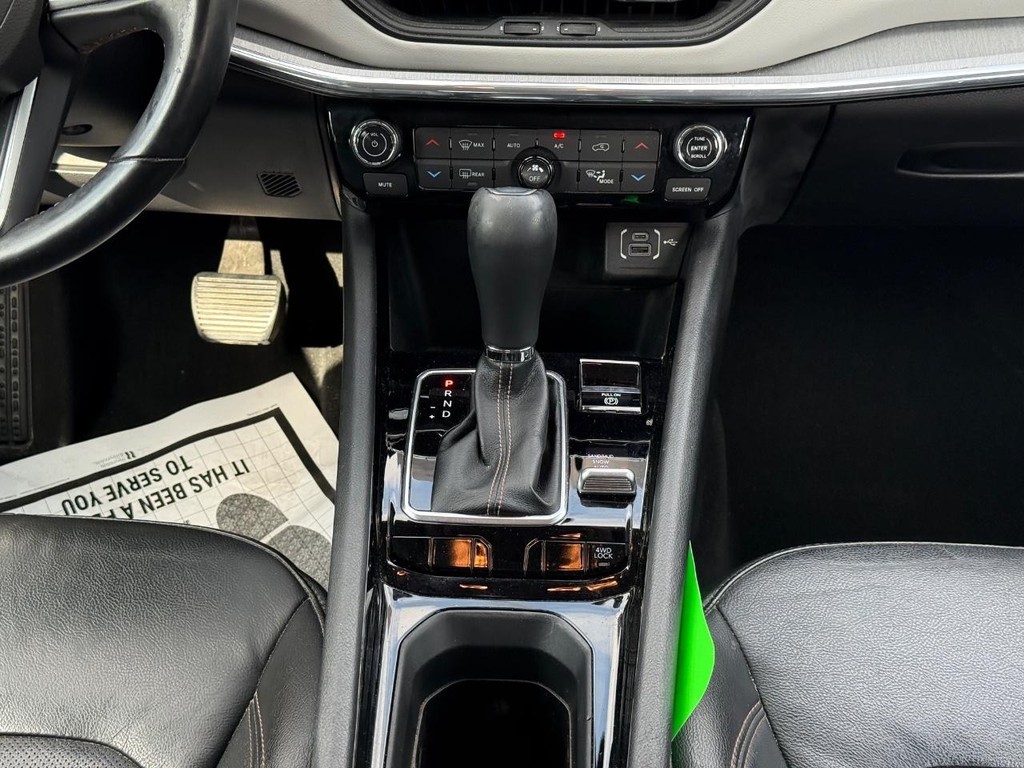 Jeep Compass Vehicle Full-screen Gallery Image 10