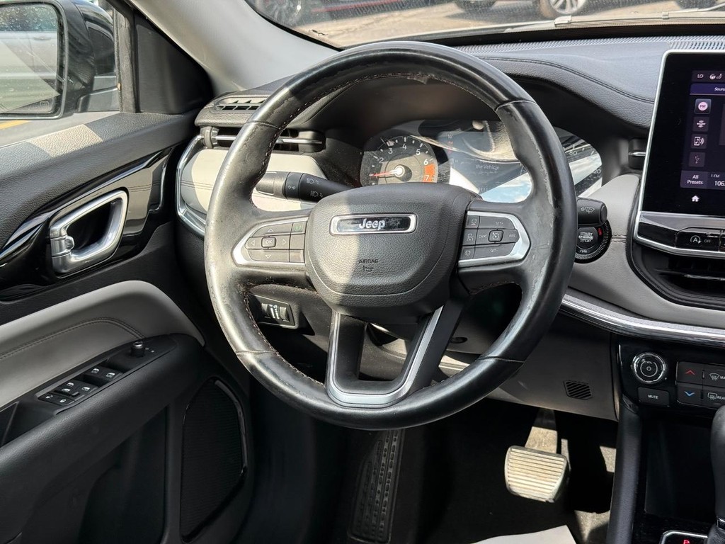 Jeep Compass Vehicle Full-screen Gallery Image 11