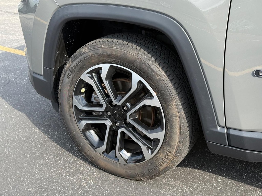 Jeep Compass Vehicle Full-screen Gallery Image 13