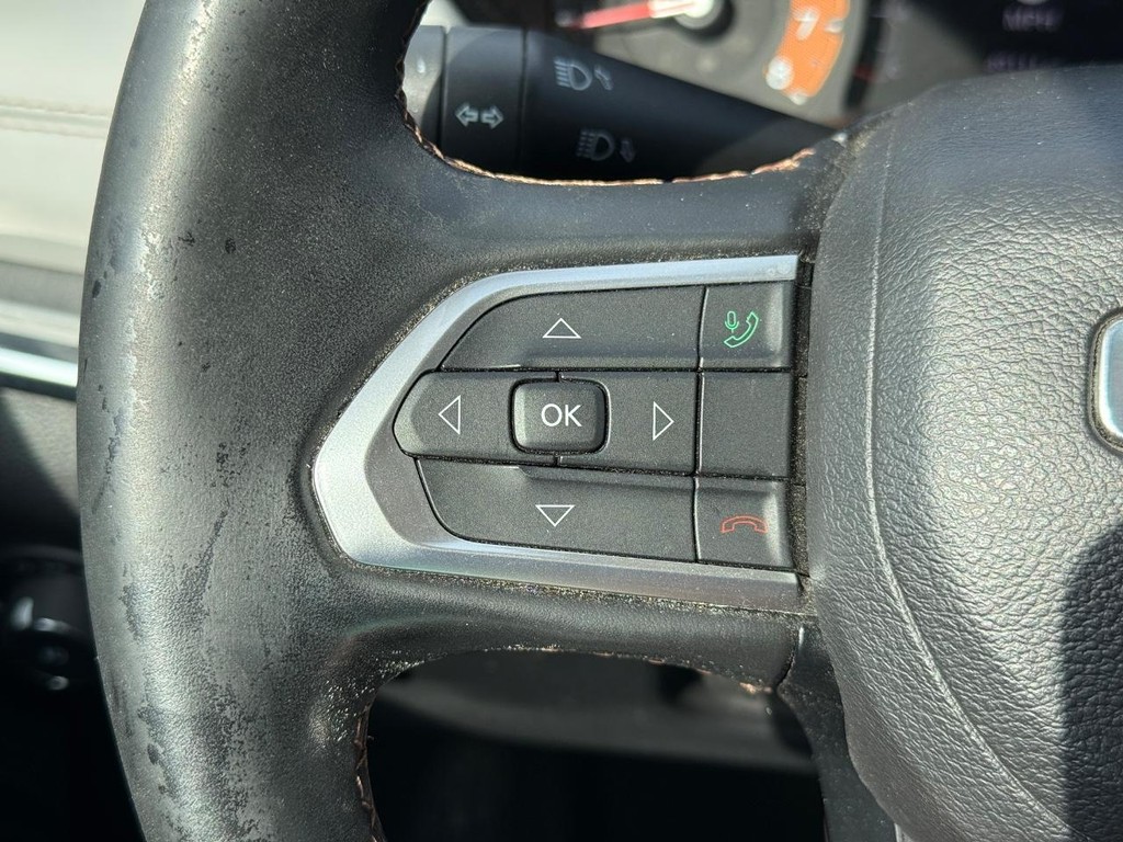 Jeep Compass Vehicle Full-screen Gallery Image 14