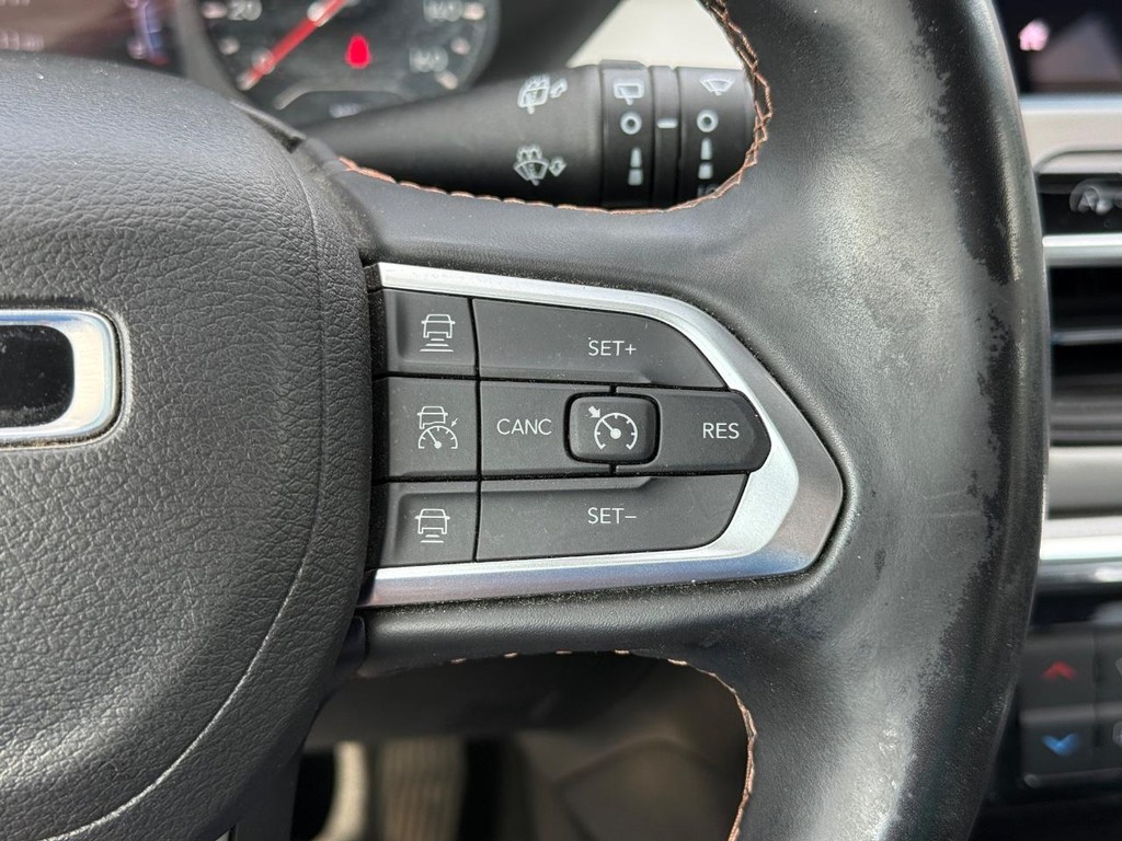 Jeep Compass Vehicle Full-screen Gallery Image 15