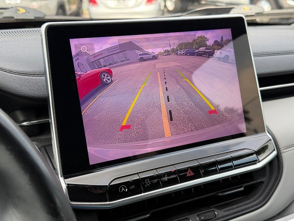Jeep Compass Vehicle Full-screen Gallery Image 17