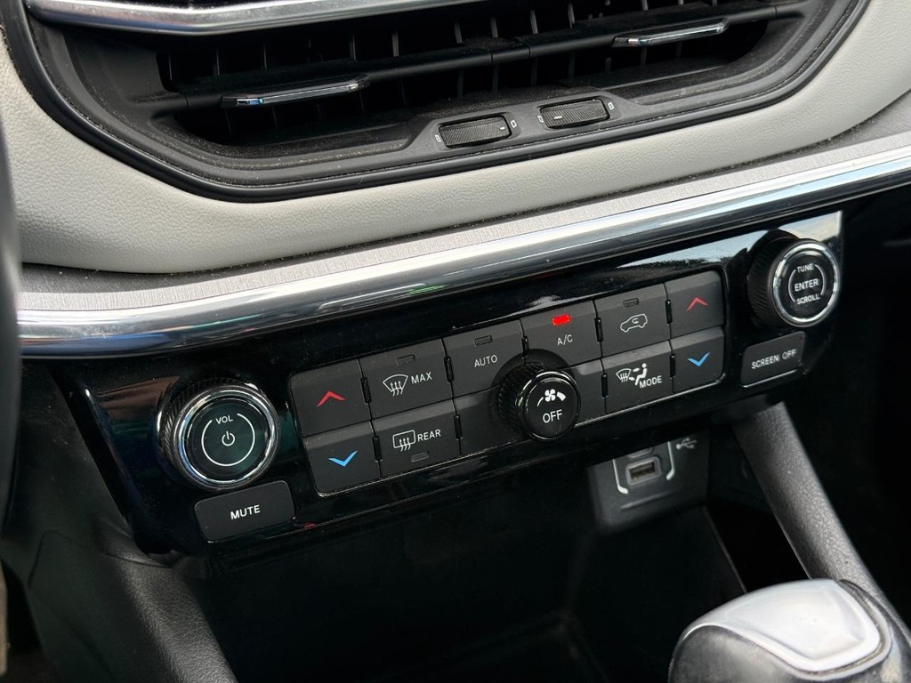Jeep Compass Vehicle Full-screen Gallery Image 18