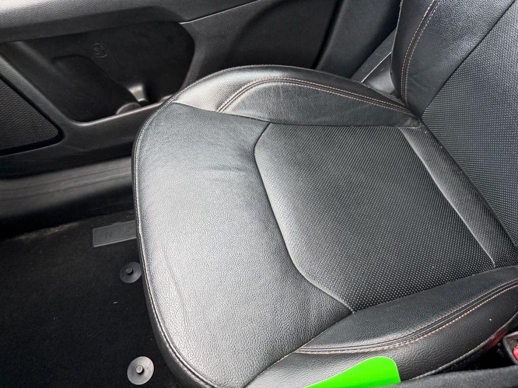 Jeep Compass Vehicle Full-screen Gallery Image 19