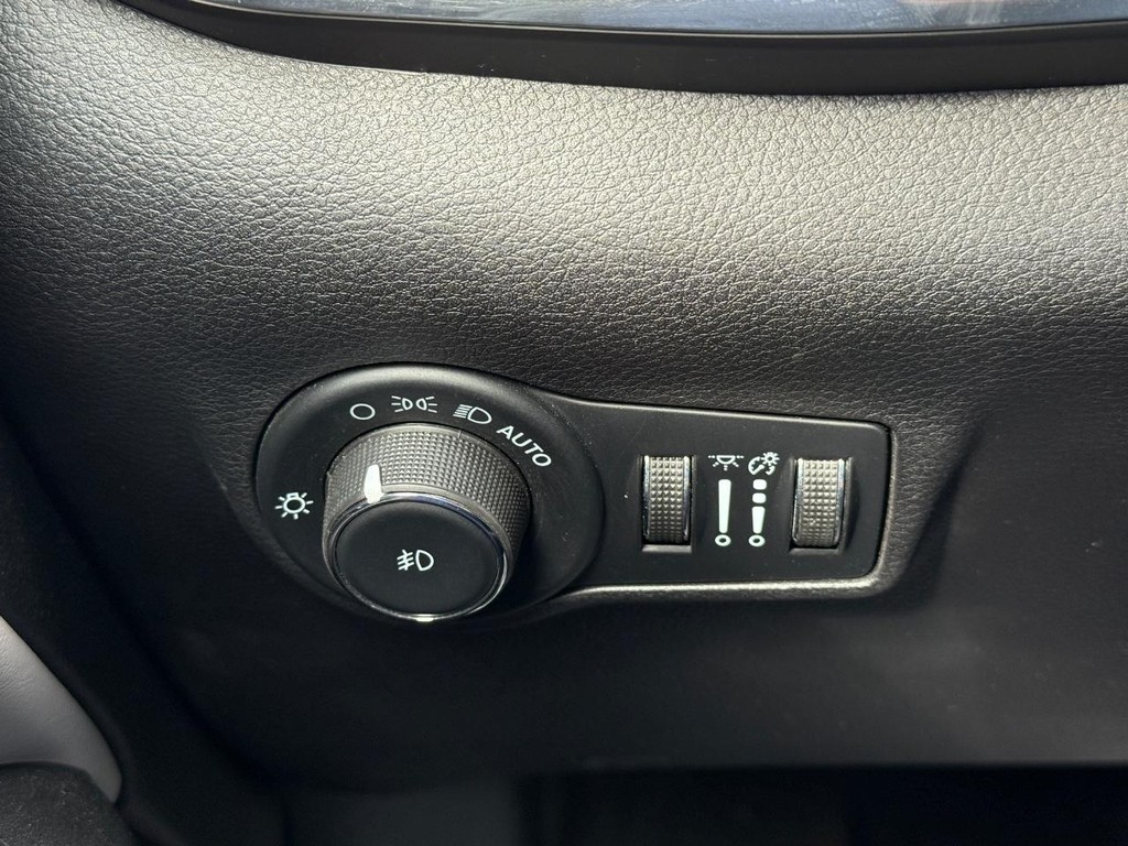 Jeep Compass Vehicle Full-screen Gallery Image 20