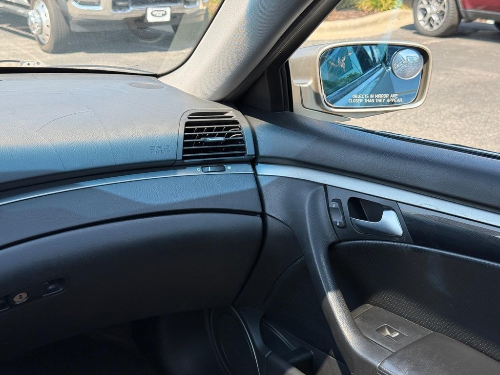Acura TL Vehicle Full-screen Gallery Image 09