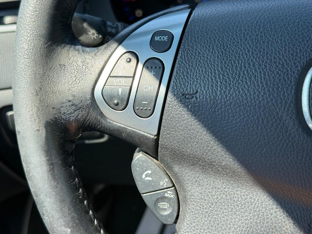 Acura TL Vehicle Full-screen Gallery Image 13
