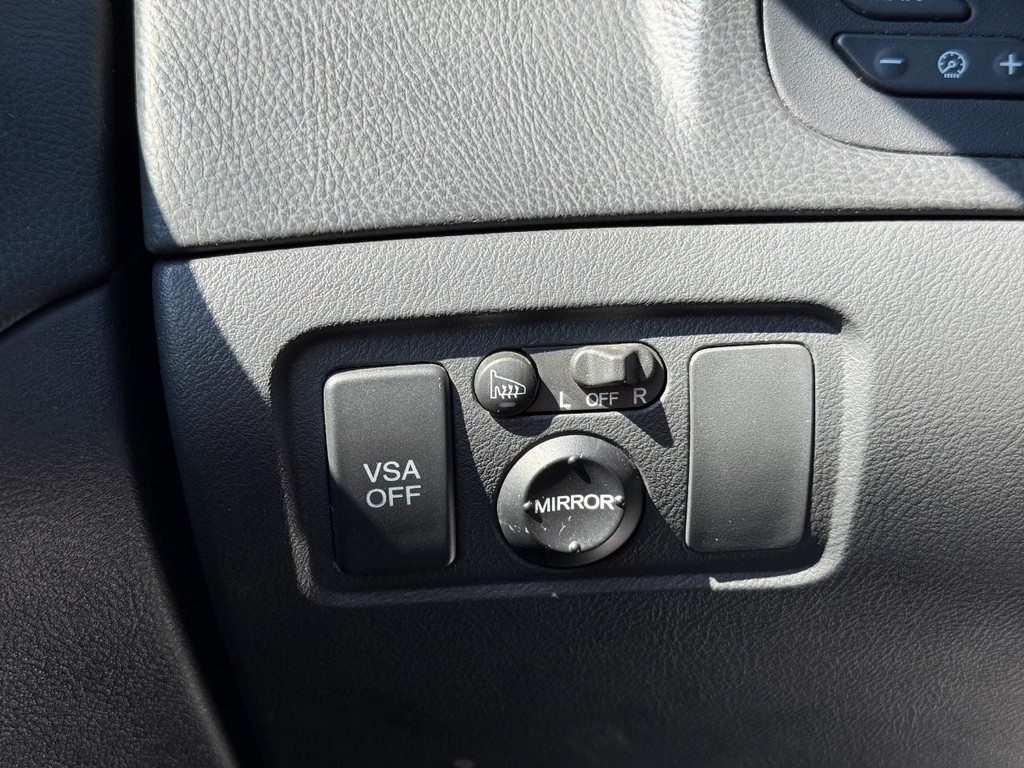 Acura TL Vehicle Full-screen Gallery Image 20