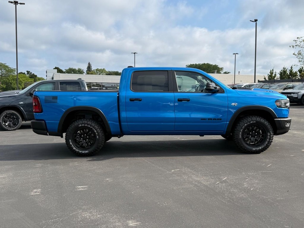 Ram 1500 Vehicle Full-screen Gallery Image 02
